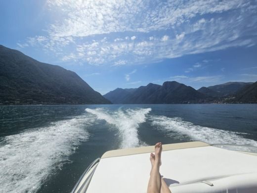 Lago de Como Motorboat Cranchi Turchese 24 alt tag text