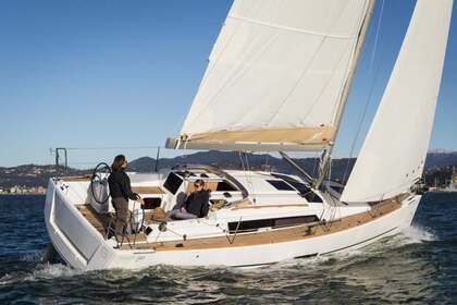 Hire Sailboat 3 DUFOUR 310 GL - BI (2D 2C) Bandol