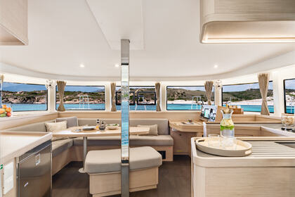 Charter Catamaran Lagoon Lagoon 42 Pape'ete