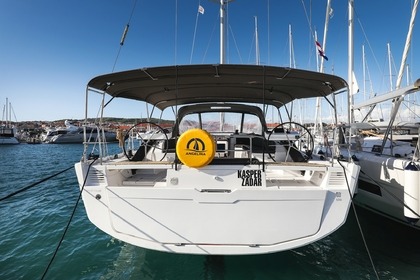 Hire Sailboat Dufour Yachts Dufour 530 - 6 cab. Vodice