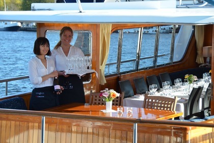 Hyra båt Motorbåt BENETTI 76 Stockholm