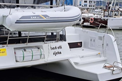 Charter Catamaran Lagoon-Bénéteau Lagoon 42 - 4 + 2 cab. Split
