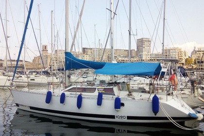 Hire Sailboat KIRIE - FEELING Feeling 1090 Marseille