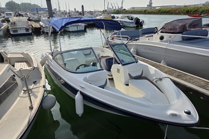 Charter Motorboat Bayliner 111 GT Anglet