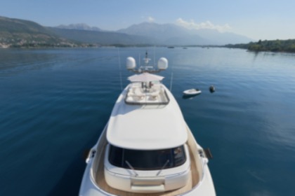 Verhuur Motorjacht Ferretti Custom line Napels