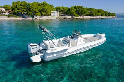 Location Semi-rigide Marlin 790 Dynamic Trogir