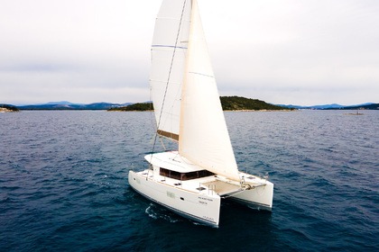 Location Catamaran Lagoon-Bénéteau Lagoon 400 S2 - 4 + 2 cab. Šibenik