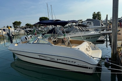 Noleggio Barca a motore STINGRAY 220 DS Lignano Sabbiadoro