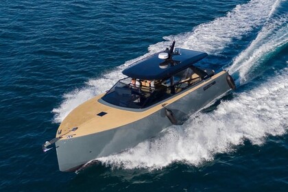 Charter Motorboat Colnago 38 OPEN Makarska