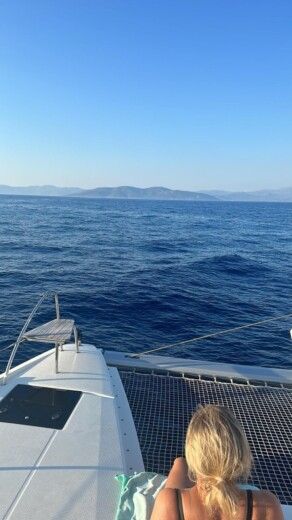 Atene Catamaran Fountaine Pajot Astréa 42 alt tag text