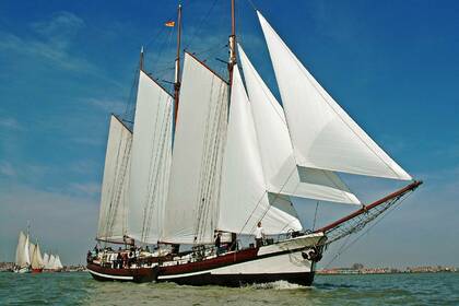 Charter Sailing yacht Custom Driemastschoener Nil Desperandum Stavoren