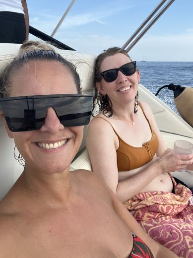 Nice Motorboat Four Winns 248 Vista alt tag text