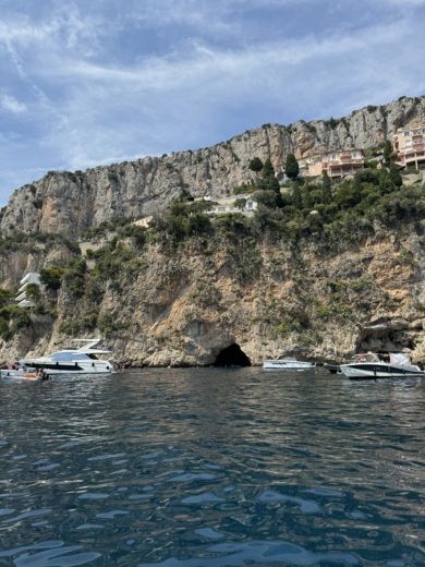 Monaco-Ville Motorboat Bayliner 642 Cuddy alt tag text