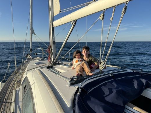 Dénia Sailboat Beneteau Oceanis 40 alt tag text