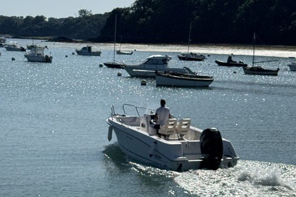 Location Bateau à moteur Boston Whaler Outrage 220 Dinard