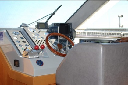 Noleggio Barca a motore Raffaelli Storm 47 Marina di Montenero