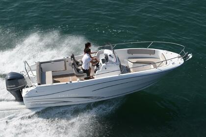 Rental Motorboat Jeanneau Cap Camarat 7.55 CC2 La Trinité-sur-Mer