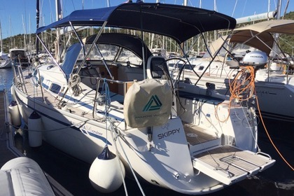 Hire Sailboat Bavaria Bavaria 34 Cruiser Primošten