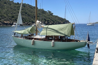 Miete Segelboot Tucker Brown Sloop des Bermudes Le Lavandou