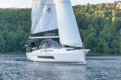 Hire Sailboat Dufour Yachts Dufour 37 - 3 cab. Skradin