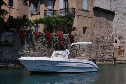 Hire Motorboat Mingolla 22 open Sirmione