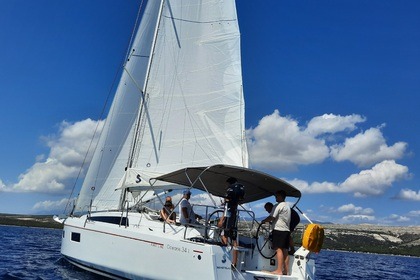 Rental Sailboat Bénéteau Oceanis 34.1 First line - 3 cab. Šimuni