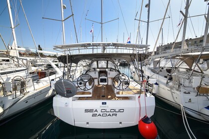 Rental Sailboat  Bavaria C38 Zadar