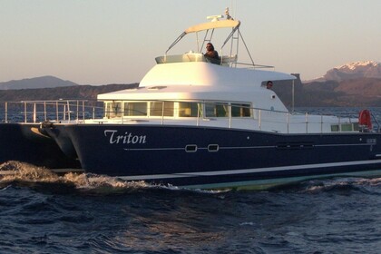 Location Catamaran LAGOON 43 Power Santorin