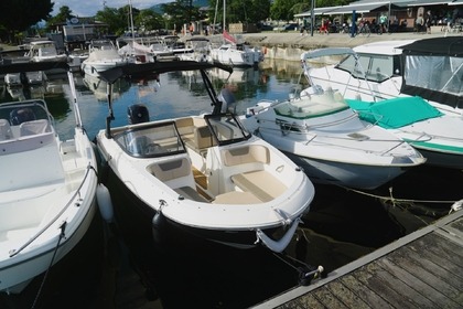 Charter Motorboat BAYLINER BAYLINER VR4 Aix-les-Bains