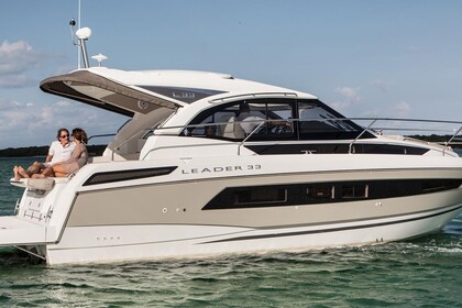 Hire Motorboat Jeanneau Leader 33 Juan les Pins