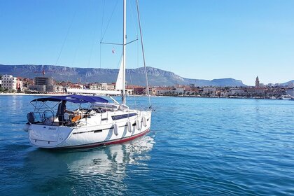Hire Sailboat Bavaria Yachtbau Bavaria Cruiser 37 - 3 cab. Split