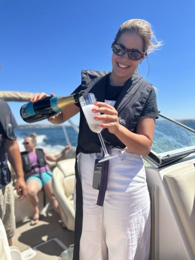 Lisboa Motorboat Chaparral 210 SSI Sundeck alt tag text