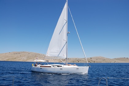 Hire Sailboat BENETEAU OCEANIS 43 Family Murter