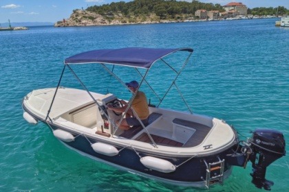 Charter Motorboat Betina 500 Makarska