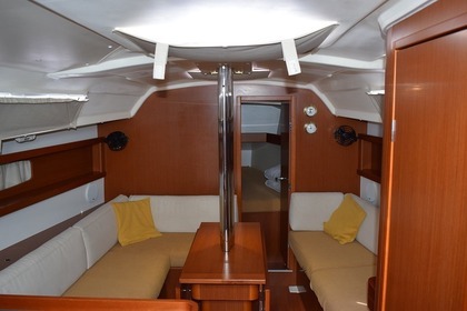 Noleggio Barca a vela BENETEAU OCEANIS 34 Carloforte