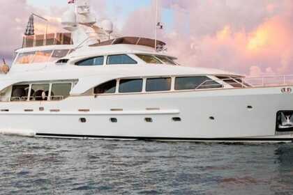 Charter Motorboat Benetti 110 Dubai