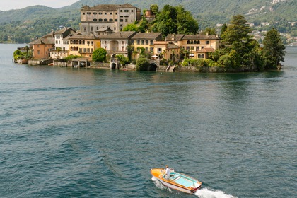 Hire Motorboat Riva JUNIOR Orta San Giulio