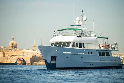 Hire Motor yacht Yachtalgar Contrucoes de Iates 2004 Birgu