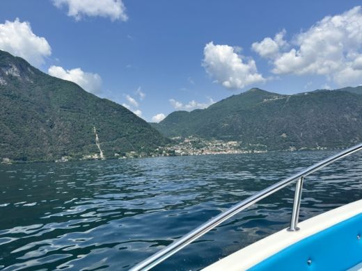 Lac de Côme Without license Marino Atom 450 alt tag text