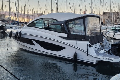 Charter Motorboat Beneteau Gran turismo 32 Marseille