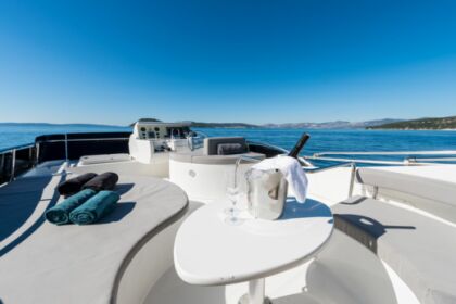 Noleggio Barca a motore Ferretti 430 Fly Lesina