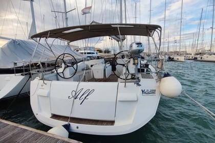 Charter Sailboat Jeanneau Sun Odyssey 519 - 5 cab. Lefkada