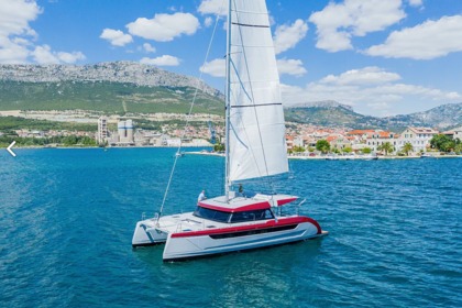 Charter Catamaran Luna 49 Split