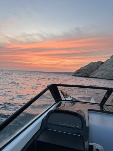 Marseille Motorboat Quicksilver Activ 755 Cruiser alt tag text