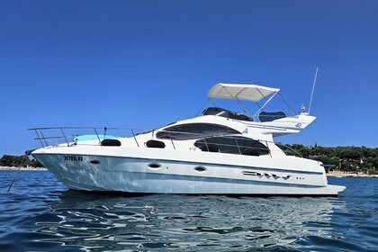 Charter Motorboat Azimut 42 Fly Rovinj