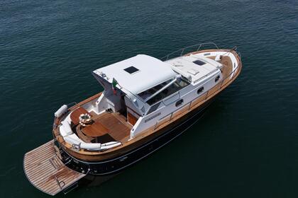 Location Bateau à moteur gozzo sorrentino luxury apreamare 100 Sorrente