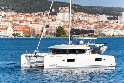 Charter Catamaran Lagoon-Bénéteau Lagoon 42 - 4 + 2 cab. Šibenik