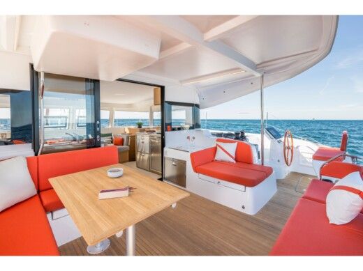 Catamaran Jeanneau EXCESS Boat layout