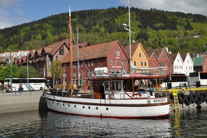 Hire Motorboat T.S.M.Y. Weller Bergen