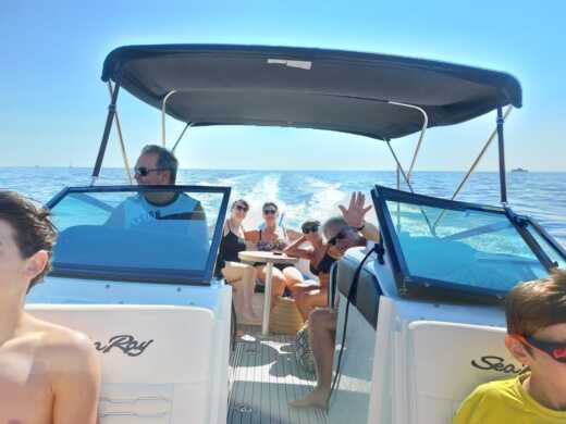 Saint-Raphaël Motorboat Sea Ray 230 Spx alt tag text